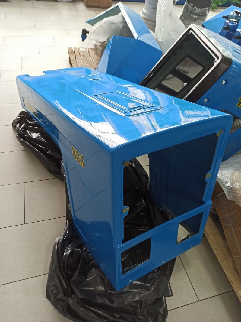 Капот МТЗ-80,82 (пластик) — 1