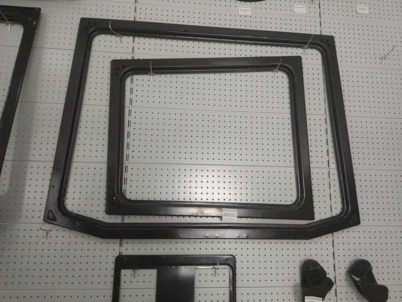 Рамка окна кабины задняя (пустая, большая) — 1