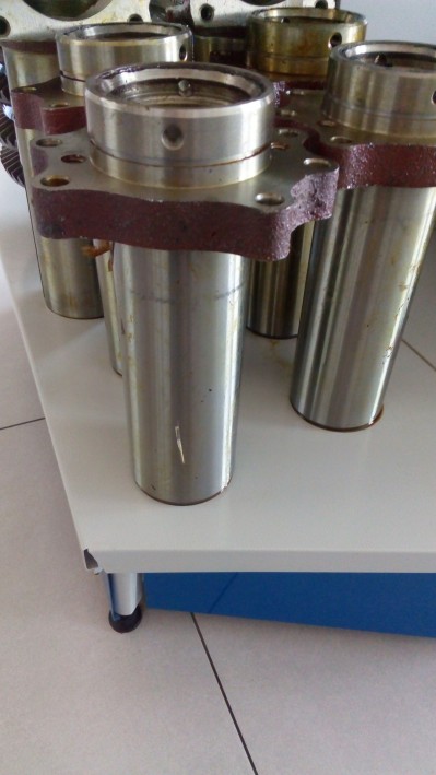 Труба шкворня переднего редуктора