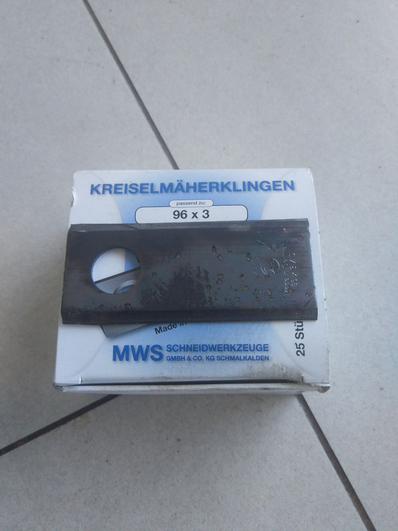 Нож роторной косилки Польша 96*40*3 (60-0100-04-01-7) с защитной смазкой — 1